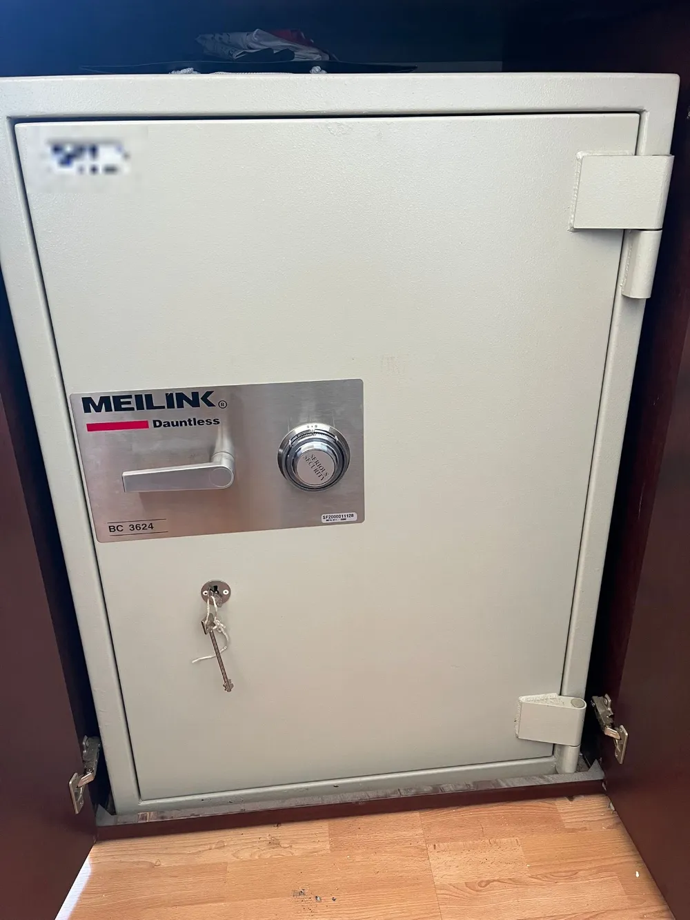 כספת Meilink עם מנעול חוגה מכני ומנעול מפתח, מעבודה בשטח של כספות השלום